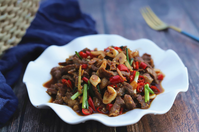 香辣小炒牛肉的做法-麻辣味炒菜譜-易網(wǎng)健康養(yǎng)生網(wǎng) 香辣小炒牛肉的做法-麻辣味炒菜譜