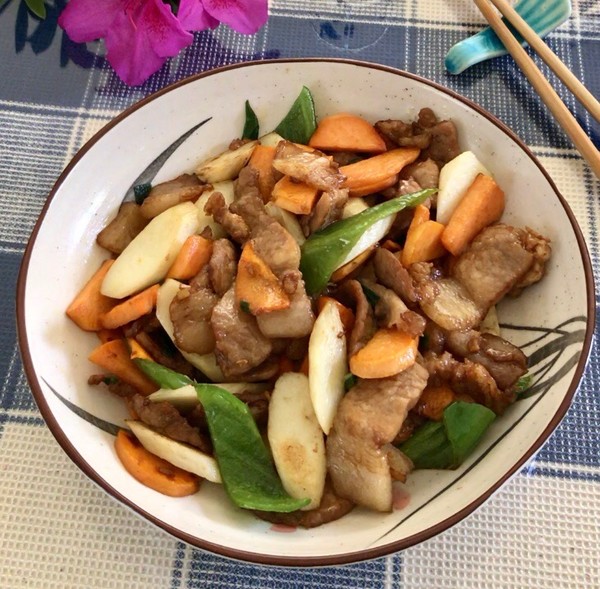 胡蘿卜山藥肉片的做法-咸鮮味炒菜譜-易網(wǎng)健康養(yǎng)生網(wǎng) 胡蘿卜山藥肉片的做法-咸鮮味炒菜譜