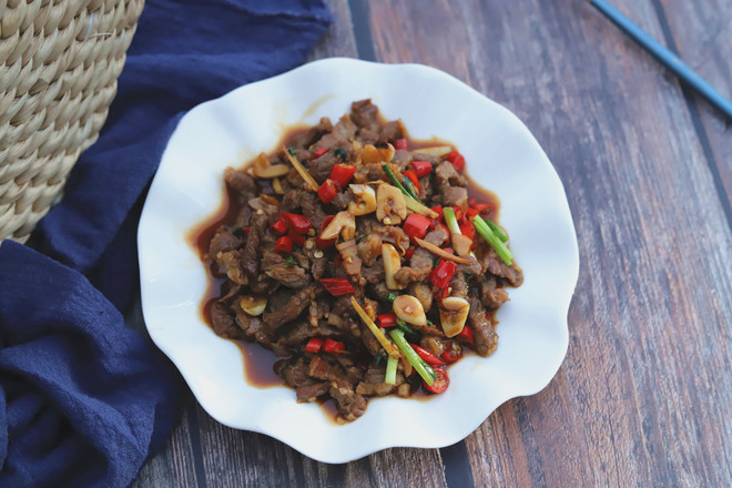 香辣小炒牛肉的做法-麻辣味炒菜譜-易網(wǎng)健康養(yǎng)生網(wǎng) 香辣小炒牛肉的做法-麻辣味炒菜譜