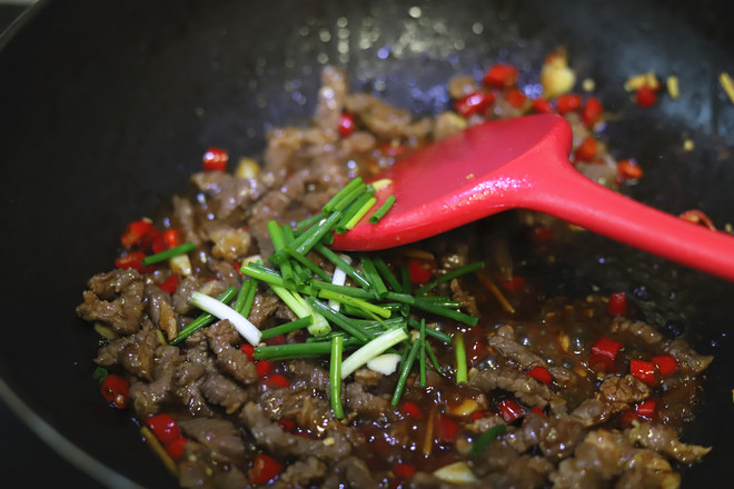 香辣小炒牛肉的做法-麻辣味炒菜譜-易網(wǎng)健康養(yǎng)生網(wǎng) 香辣小炒牛肉的做法-麻辣味炒菜譜