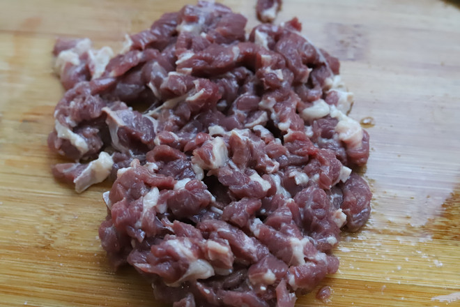 香辣小炒牛肉的做法-麻辣味炒菜譜-易網(wǎng)健康養(yǎng)生網(wǎng) 香辣小炒牛肉的做法-麻辣味炒菜譜