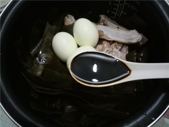 香辣鹵鴨翅（海帶鹵蛋）的做法-香辣味鹵菜譜