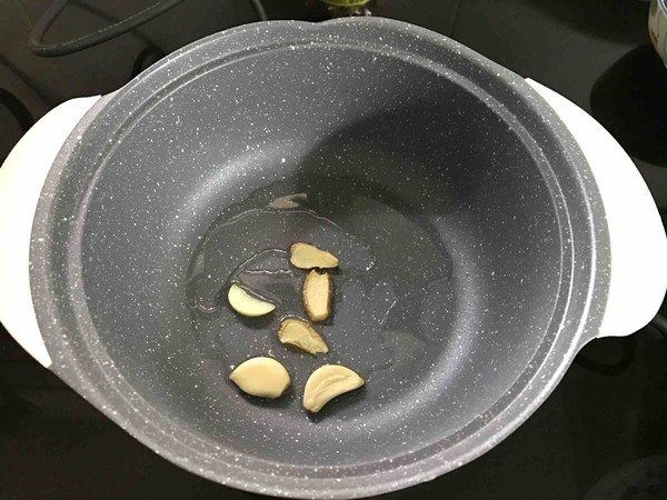 花蛤粉絲煲的做法-咸鮮味煮菜譜-易網(wǎng)健康養(yǎng)生網(wǎng) 花蛤粉絲煲的做法-咸鮮味煮菜譜