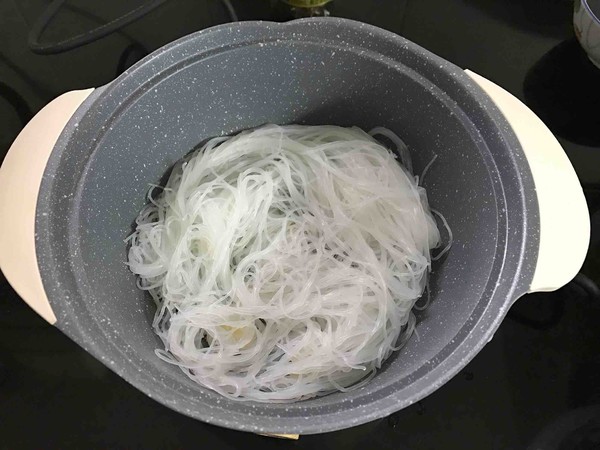 花蛤粉絲煲的做法-咸鮮味煮菜譜-易網(wǎng)健康養(yǎng)生網(wǎng) 花蛤粉絲煲的做法-咸鮮味煮菜譜