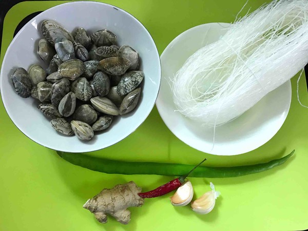 花蛤粉絲煲的做法-咸鮮味煮菜譜-易網(wǎng)<a href=http://www.aoa7937.com/ target=_blank class=infotextkey>健康養(yǎng)生</a>網(wǎng) 花蛤粉絲煲的做法-咸鮮味煮菜譜