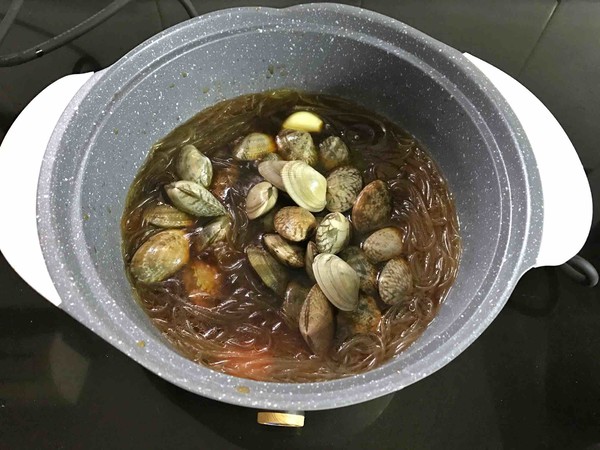 花蛤粉絲煲的做法-咸鮮味煮菜譜-易網(wǎng)健康養(yǎng)生網(wǎng) 花蛤粉絲煲的做法-咸鮮味煮菜譜