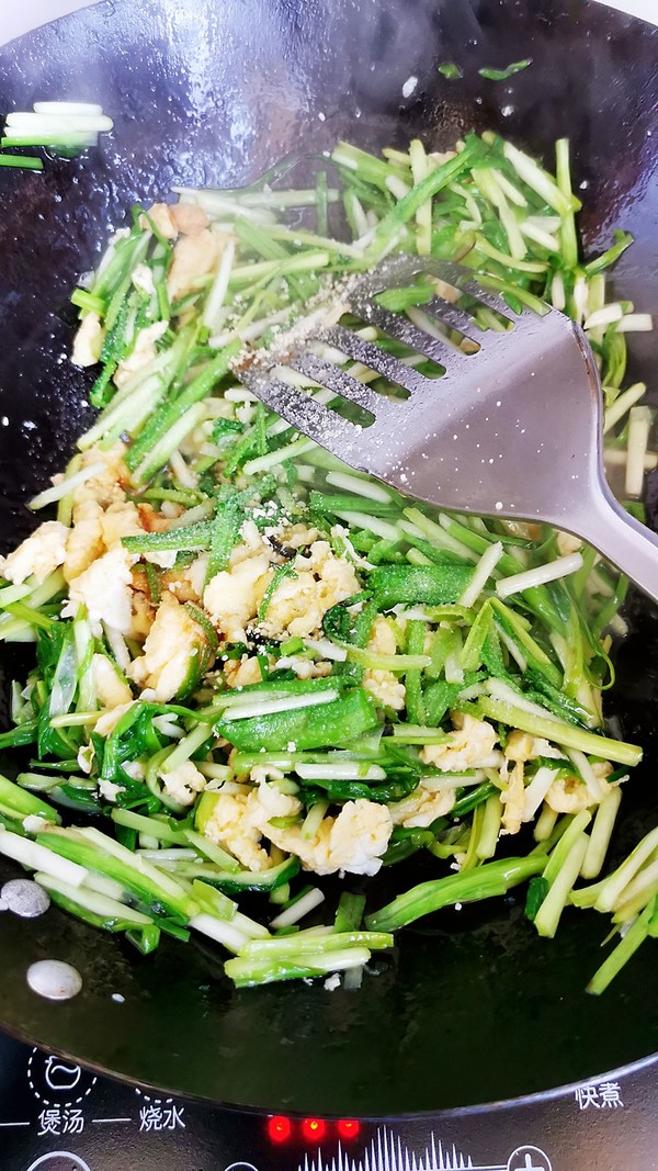 蒜苗炒雞蛋的做法-咸鮮味炒菜譜