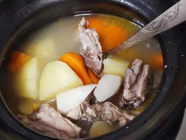 土豆淮山雞湯的做法-家常味煲菜譜-易網健康養生網 土豆淮山雞湯的做法-家常味煲菜譜
