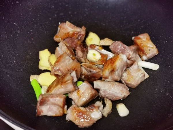 腐乳燒排骨的做法-家常味燒菜譜-易網健康養生網 腐乳燒排骨的做法-家常味燒菜譜