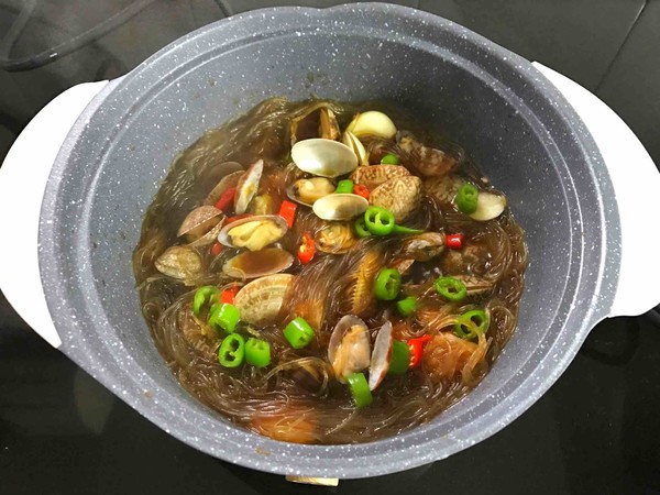 花蛤粉絲煲的做法-咸鮮味煮菜譜-易網(wǎng)健康養(yǎng)生網(wǎng) 花蛤粉絲煲的做法-咸鮮味煮菜譜