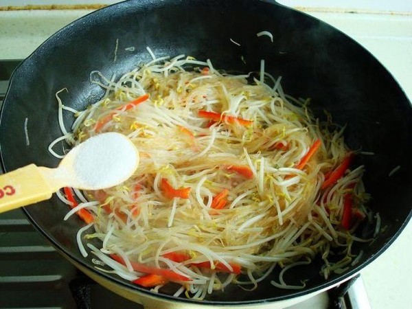 雞蛋粉絲炒綠豆芽的做法-家常味炒菜譜-易網健康養生網 雞蛋粉絲炒綠豆芽的做法-家常味炒菜譜