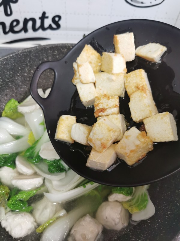 墨魚丸小油菜豆腐湯的做法-咸鮮味煮菜譜