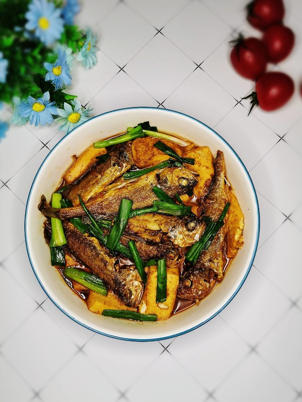 小黃魚燒豆腐的做法-咸鮮味燒菜譜-易網(wǎng)健康養(yǎng)生網(wǎng) 小黃魚燒豆腐的做法-咸鮮味燒菜譜