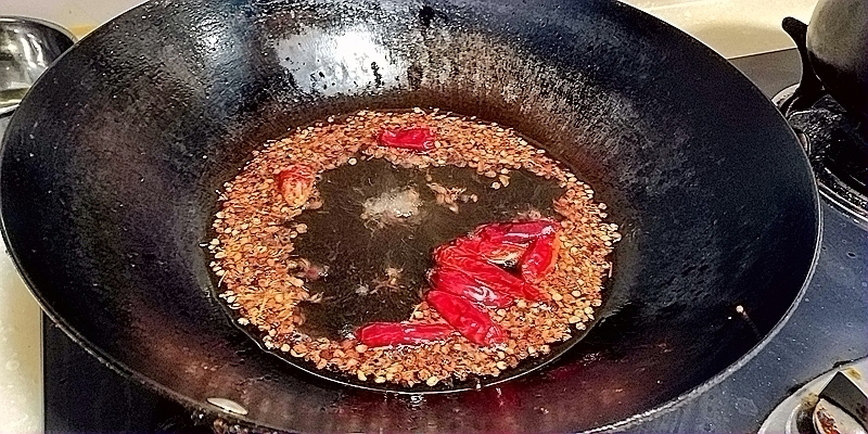 水煮魚蛙的做法-麻辣味煮菜譜-易網(wǎng)健康養(yǎng)生網(wǎng) 水煮魚蛙的做法-麻辣味煮菜譜