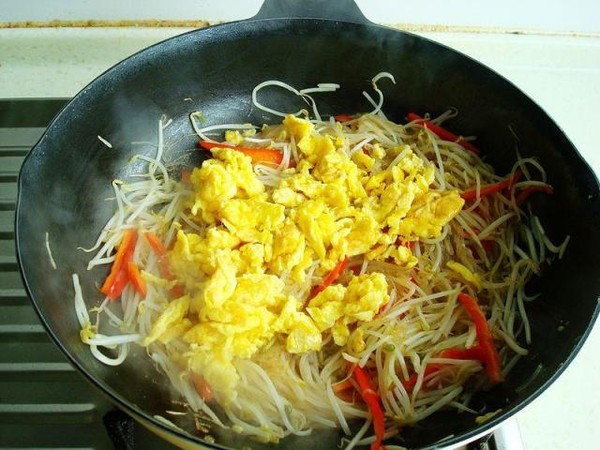 雞蛋粉絲炒綠豆芽的做法-家常味炒菜譜-易網健康養生網 雞蛋粉絲炒綠豆芽的做法-家常味炒菜譜
