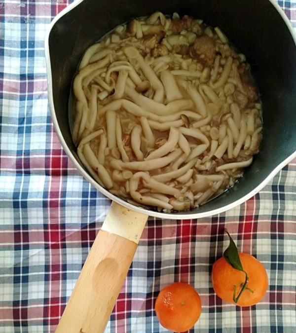 滑菇炒肉的做法-家常味炒菜譜-易網健康養生網 滑菇炒肉的做法-家常味炒菜譜