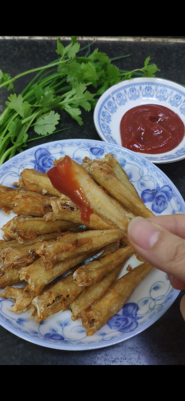 香酥沙丁魚的做法-家常味炸菜譜-易網健康養生網 香酥沙丁魚的做法-家常味炸菜譜