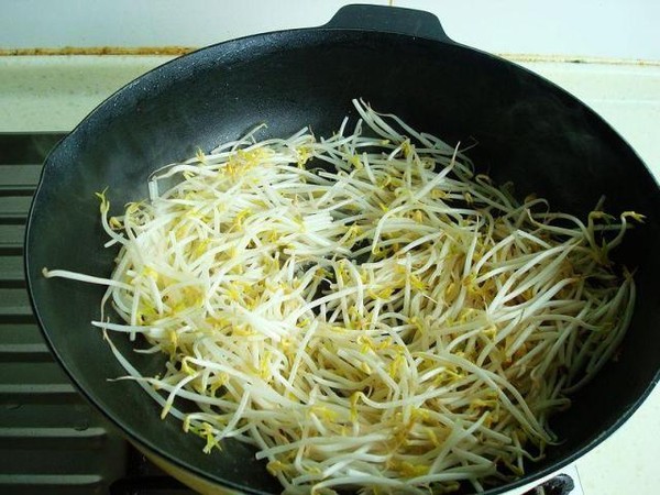 雞蛋粉絲炒綠豆芽的做法-家常味炒菜譜-易網健康養生網 雞蛋粉絲炒綠豆芽的做法-家常味炒菜譜