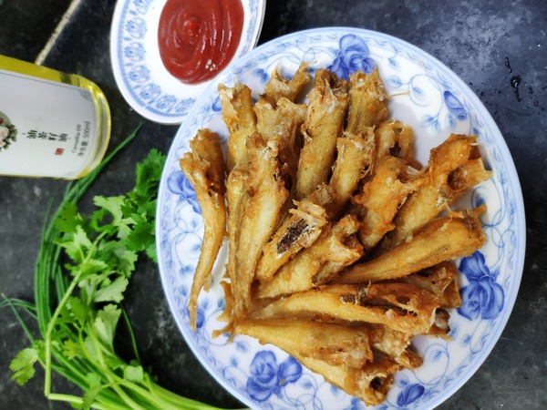 香酥沙丁魚的做法-家常味炸菜譜-易網健康養生網 香酥沙丁魚的做法-家常味炸菜譜