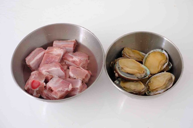 鮑魚(yú)燒排骨的做法-咸鮮味燒菜譜