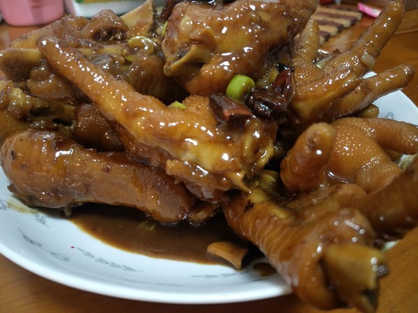 醬香燜雞爪的做法-醬香味燜菜譜-易網(wǎng)健康養(yǎng)生網(wǎng) 醬香燜雞爪的做法-醬香味燜菜譜