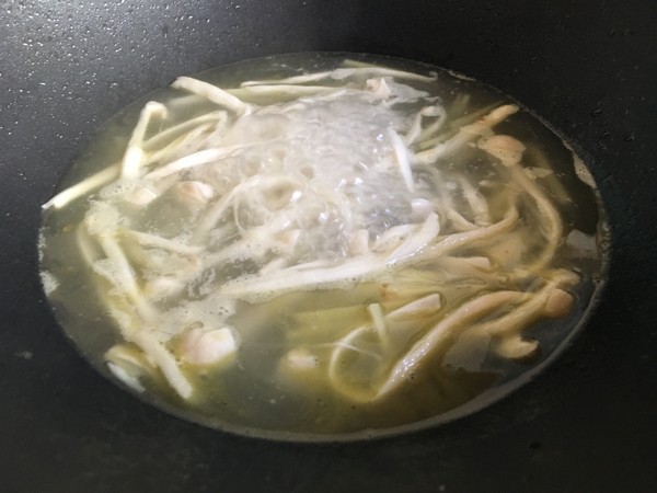 荷包蛋煮海鮮菇的做法-家常味煮菜譜-易網健康養生網 荷包蛋煮海鮮菇的做法-家常味煮菜譜