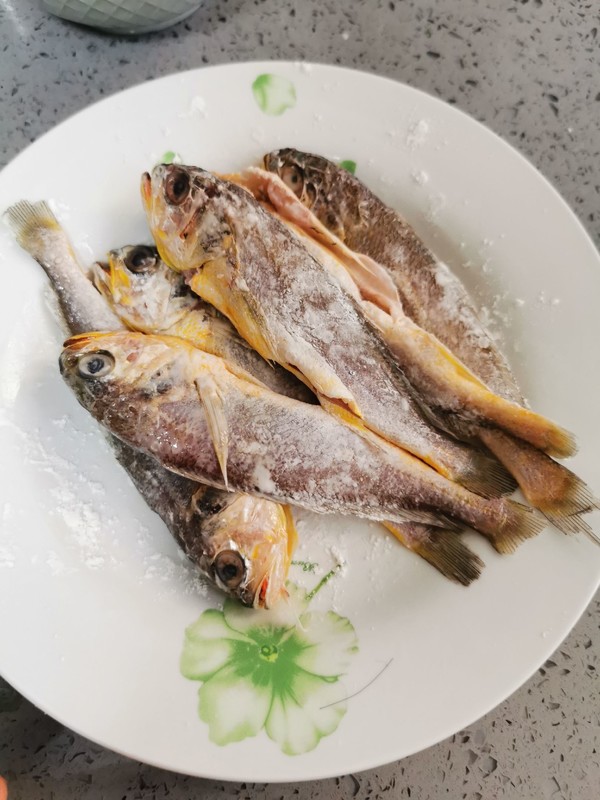 小黃魚燒豆腐的做法-咸鮮味燒菜譜