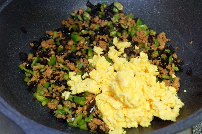 青椒木耳肉末炒雞蛋的做法-家常味炒菜譜-易網健康養生網 青椒木耳肉末炒雞蛋的做法-家常味炒菜譜