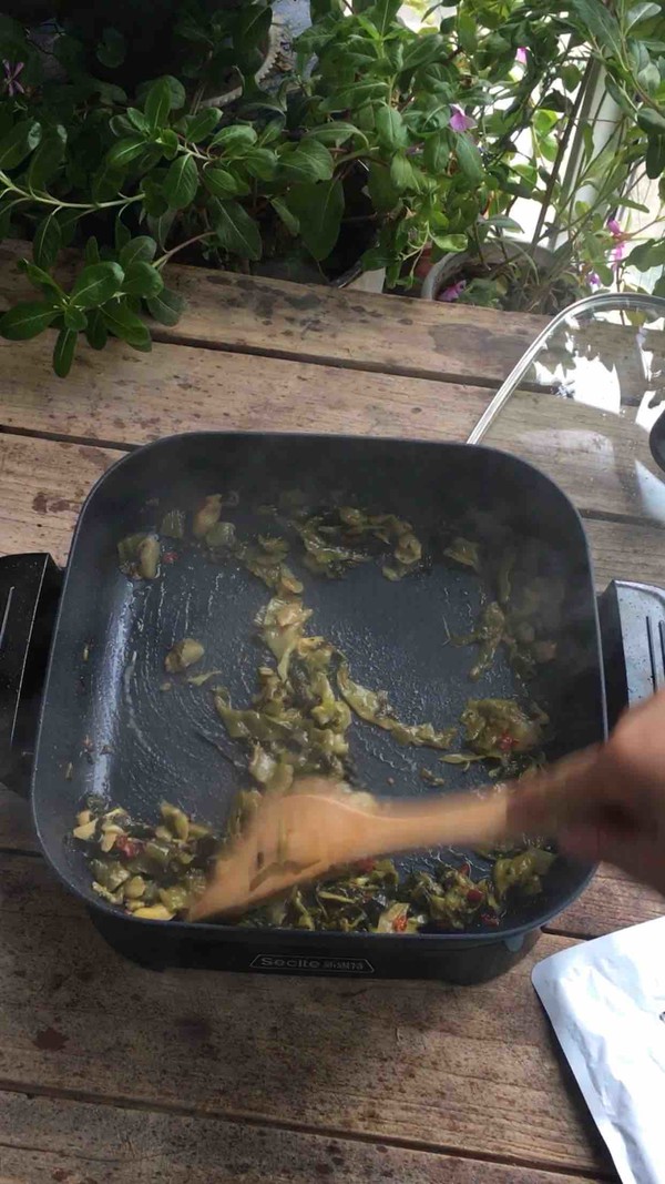 金蒜酸菜魚(yú)的做法-酸辣味煮菜譜