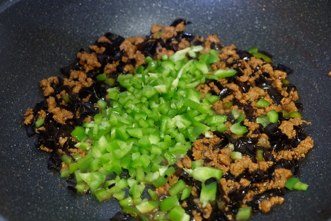 青椒木耳肉末炒雞蛋的做法-家常味炒菜譜-易網健康養生網 青椒木耳肉末炒雞蛋的做法-家常味炒菜譜