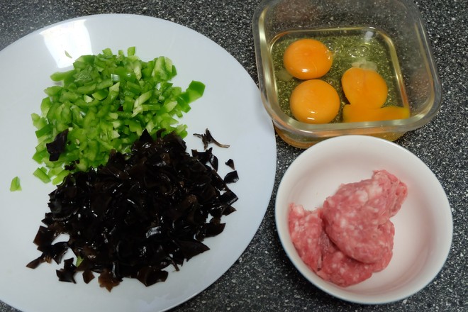青椒木耳肉末炒雞蛋的做法-家常味炒菜譜-易網<a href=http://www.aoa7937.com/ target=_blank class=infotextkey>健康養生</a>網 青椒木耳肉末炒雞蛋的做法-家常味炒菜譜