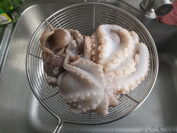 醬爆八爪魚的做法-咸鮮味炒菜譜-易網<a href=http://www.aoa7937.com/ target=_blank class=infotextkey>健康養生</a>網 醬爆八爪魚的做法-咸鮮味炒菜譜