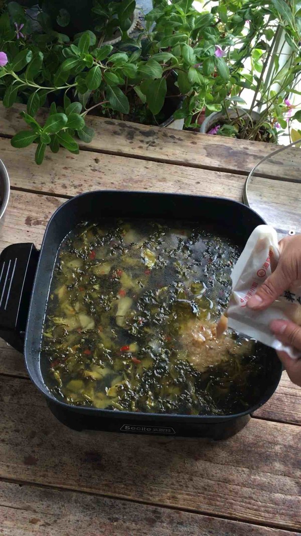 金蒜酸菜魚(yú)的做法-酸辣味煮菜譜