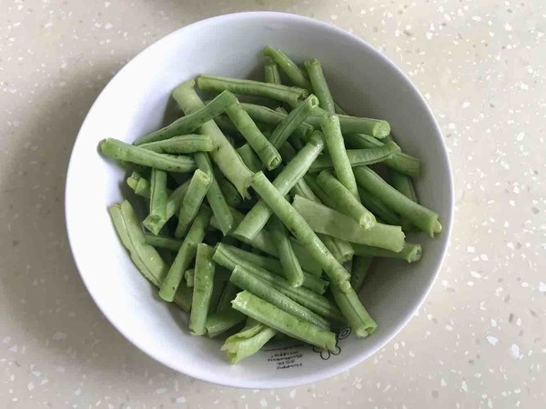 腐竹木耳炒雞肉的做法-咸鮮味炒菜譜-易網健康養生網 腐竹木耳炒雞肉的做法-咸鮮味炒菜譜