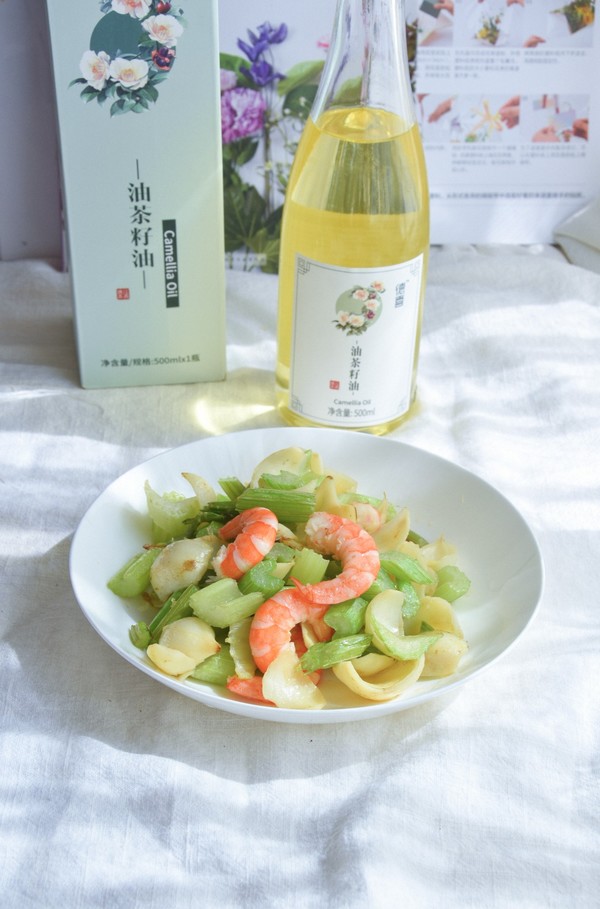 西芹百合炒蝦仁的做法-家常味炒菜譜