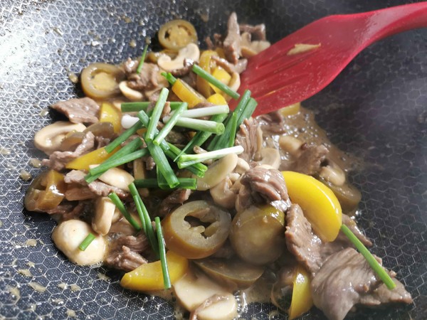 口蘑炒肉片的做法-酸辣味炒菜譜-易網(wǎng)健康養(yǎng)生網(wǎng) 口蘑炒肉片的做法-酸辣味炒菜譜