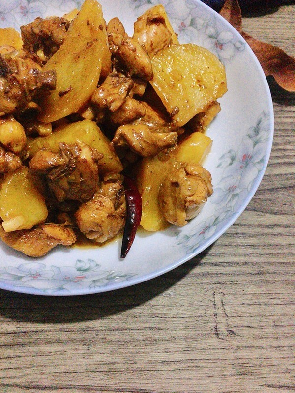 土豆燉雞腿的做法-家常味燉菜譜-易網健康養生網 土豆燉雞腿的做法-家常味燉菜譜