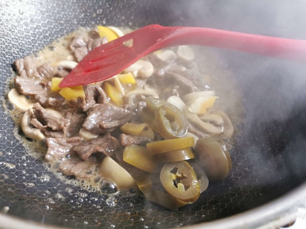口蘑炒肉片的做法-酸辣味炒菜譜-易網(wǎng)健康養(yǎng)生網(wǎng) 口蘑炒肉片的做法-酸辣味炒菜譜