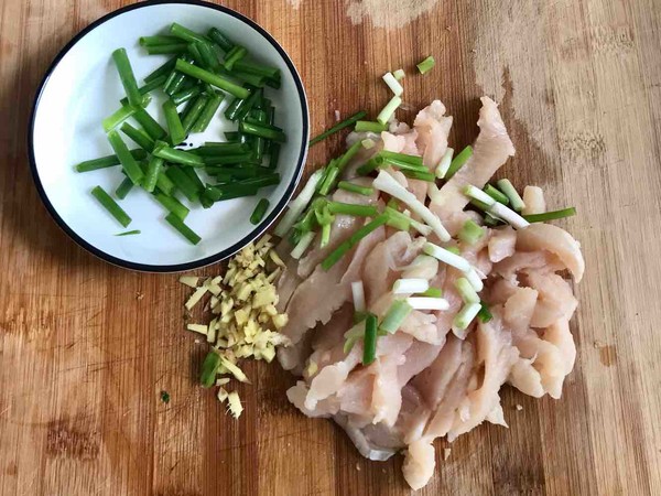 腐竹木耳炒雞肉的做法-咸鮮味炒菜譜-易網健康養生網 腐竹木耳炒雞肉的做法-咸鮮味炒菜譜