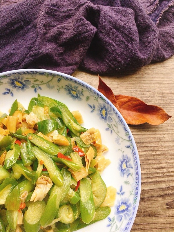 辣炒廣荷的做法-香辣味炒菜譜-易網健康養生網 辣炒廣荷的做法-香辣味炒菜譜