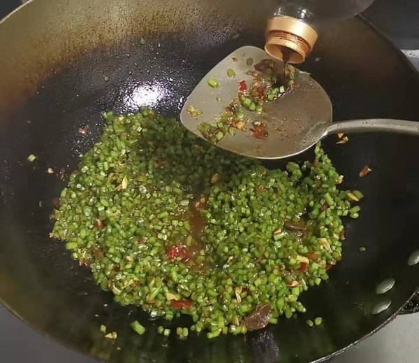 酸辣紅薯葉梗的做法-酸辣味炒菜譜