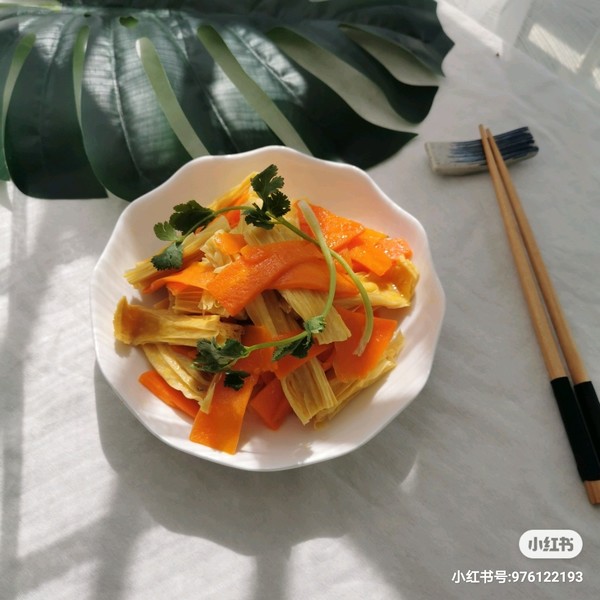 胡蘿卜炒腐竹的做法-家常味炒菜譜-易網健康養生網 胡蘿卜炒腐竹的做法-家常味炒菜譜