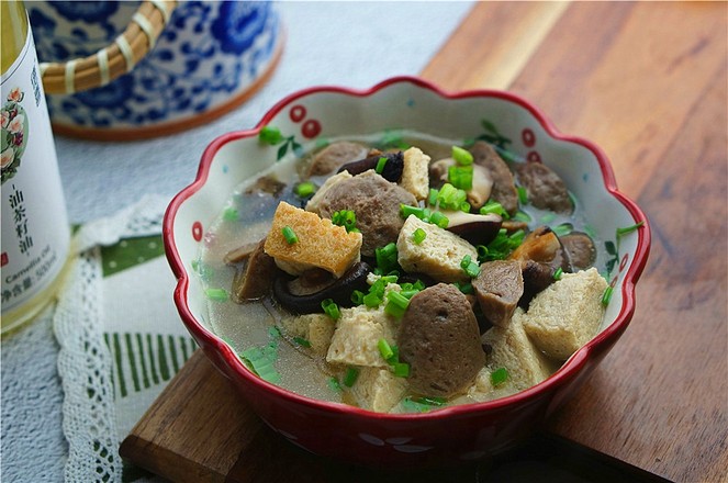 香菇凍豆腐燜牛肉丸的做法-家常味煮菜譜-易網健康養生網 香菇凍豆腐燜牛肉丸的做法-家常味煮菜譜