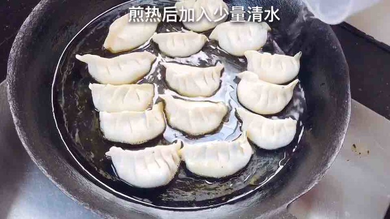 雞肉韭菜餃子的做法-咸鮮味煎菜譜