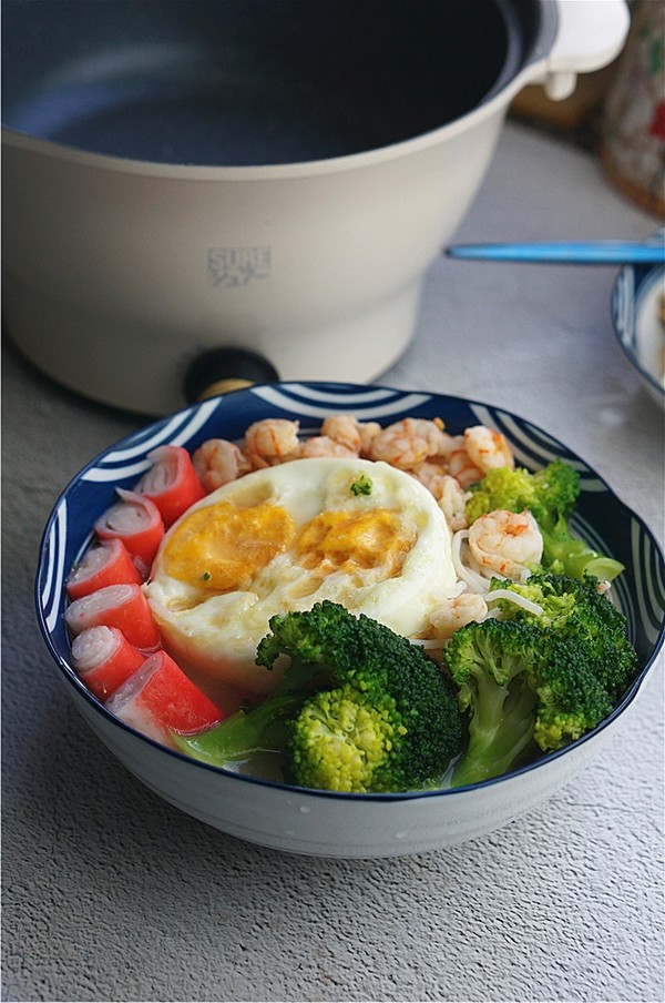 蝦仁蟹棒鮮湯粉的做法-家常味煮菜譜-易網健康養生網 蝦仁蟹棒鮮湯粉的做法-家常味煮菜譜