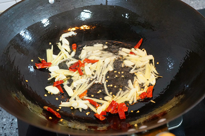 青椒炒香干的做法-香辣味炒菜譜-易網健康養生網 青椒炒香干的做法-香辣味炒菜譜