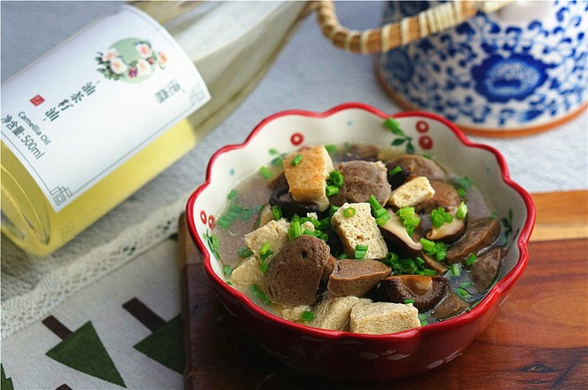 香菇凍豆腐燜牛肉丸的做法-家常味煮菜譜