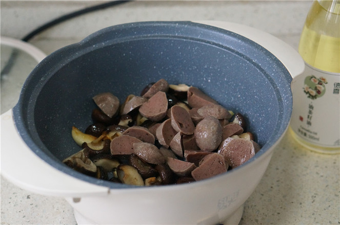 香菇凍豆腐燜牛肉丸的做法-家常味煮菜譜