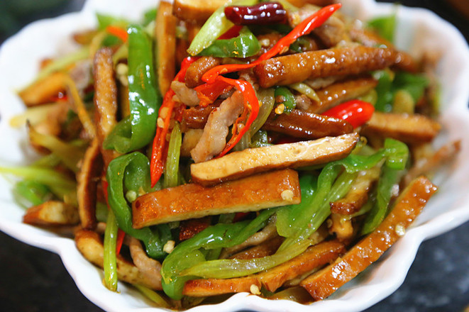 青椒炒香干的做法-香辣味炒菜譜-易網健康養生網 青椒炒香干的做法-香辣味炒菜譜