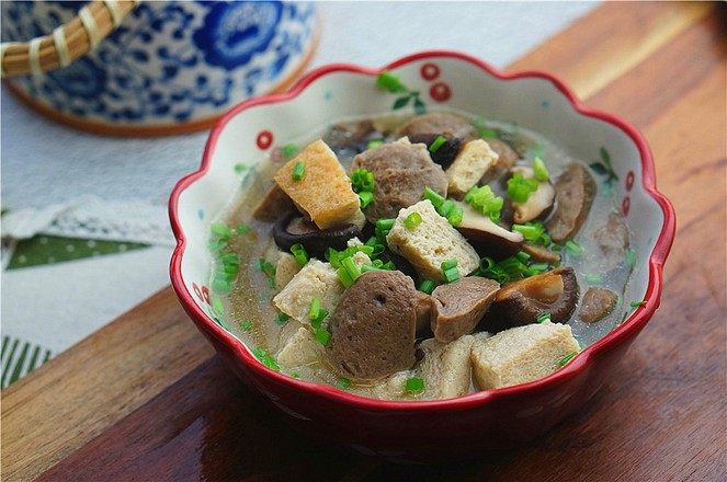 香菇凍豆腐燜牛肉丸的做法-家常味煮菜譜-易網健康養生網 香菇凍豆腐燜牛肉丸的做法-家常味煮菜譜